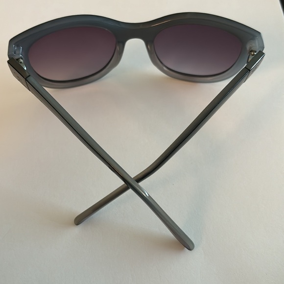 Jessica Simpson oversized butterfly sunglasses excellent condition main image 6